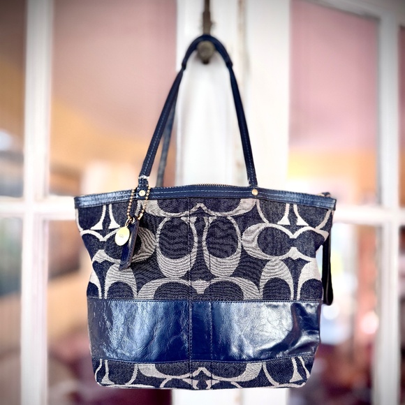 Coach Denim Medium Signature Shoulder Tote Zippered in Navy w/ 2 tags - Picture 1 of 13